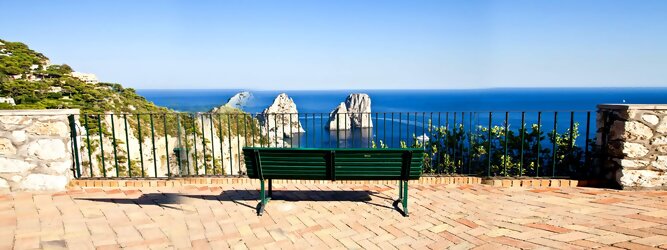 Trip Bulgarien Feriendestination - Capri ist eine blühende Insel mit weißen Gebäuden, die einen schönen Kontrast zum tiefen Blau des Meeres bilden. Die durchschnittlichen Frühlings- und Herbsttemperaturen liegen bei etwa 14°-16°C, die besten Reisemonate sind April, Mai, Juni, September und Oktober. Auch in den Wintermonaten sorgt das milde Klima für Wohlbefinden und eine üppige Vegetation. Die beliebtesten Orte für Capri Ferien, locken mit besten Angebote für Hotels und Ferienunterkünfte mit Werbeaktionen, Rabatten, Sonderangebote für Capri Urlaub buchen.